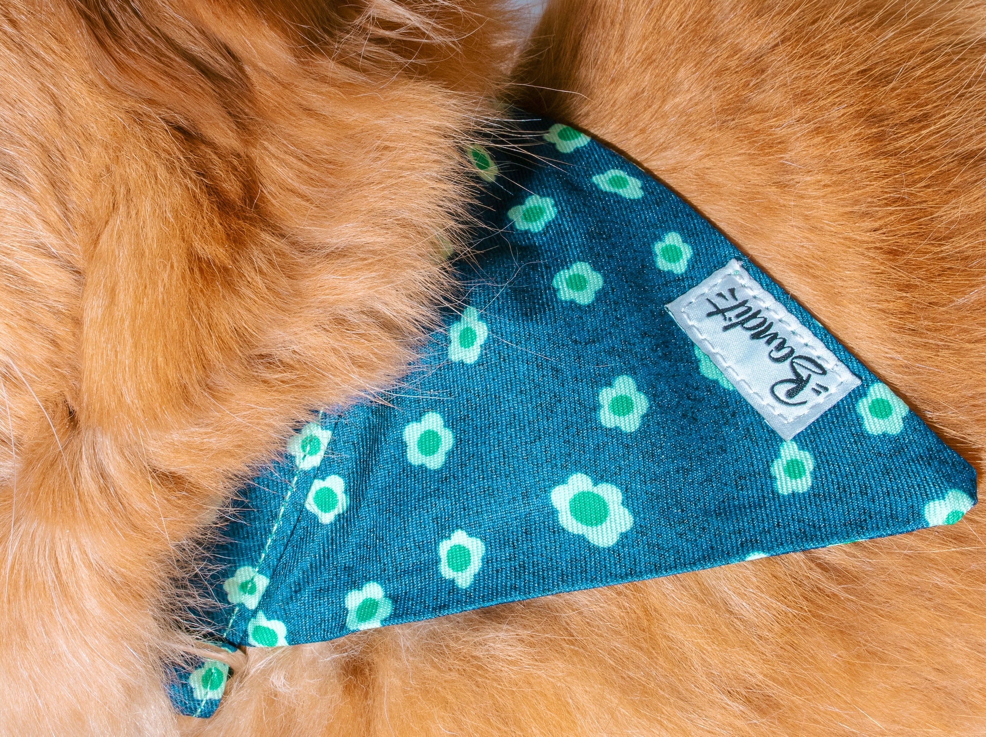 Bandana pour chien denim bleu brut à fleurs