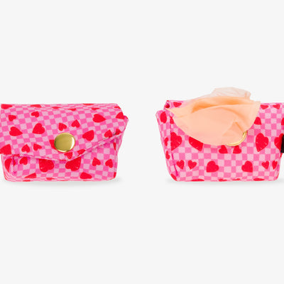 Pochette pour sacs à crottes imprimé à carreaux roses et coeurs rouges