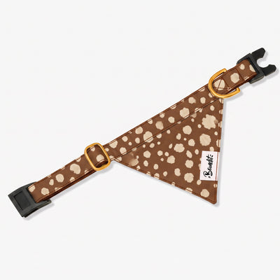 Bandana pour chat motif Faon (pois beige sur fond marron) French Bandit, vue produit sur fond blanc