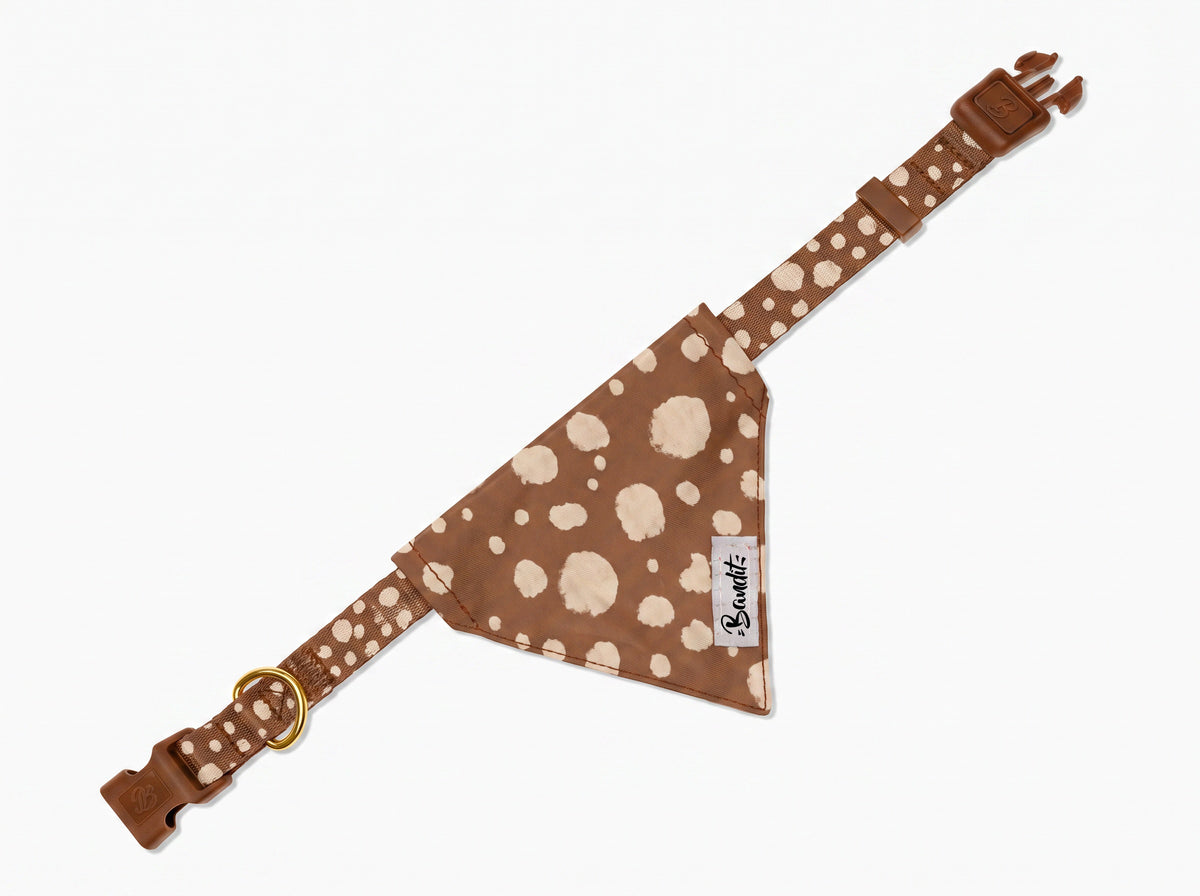 Bandana pour chien motif Faon (pois beige sur fond marron) Essentiel French Bandit, vue produit sur fond blanc