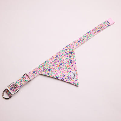 Bandana pour chien imprimé fleuri rose