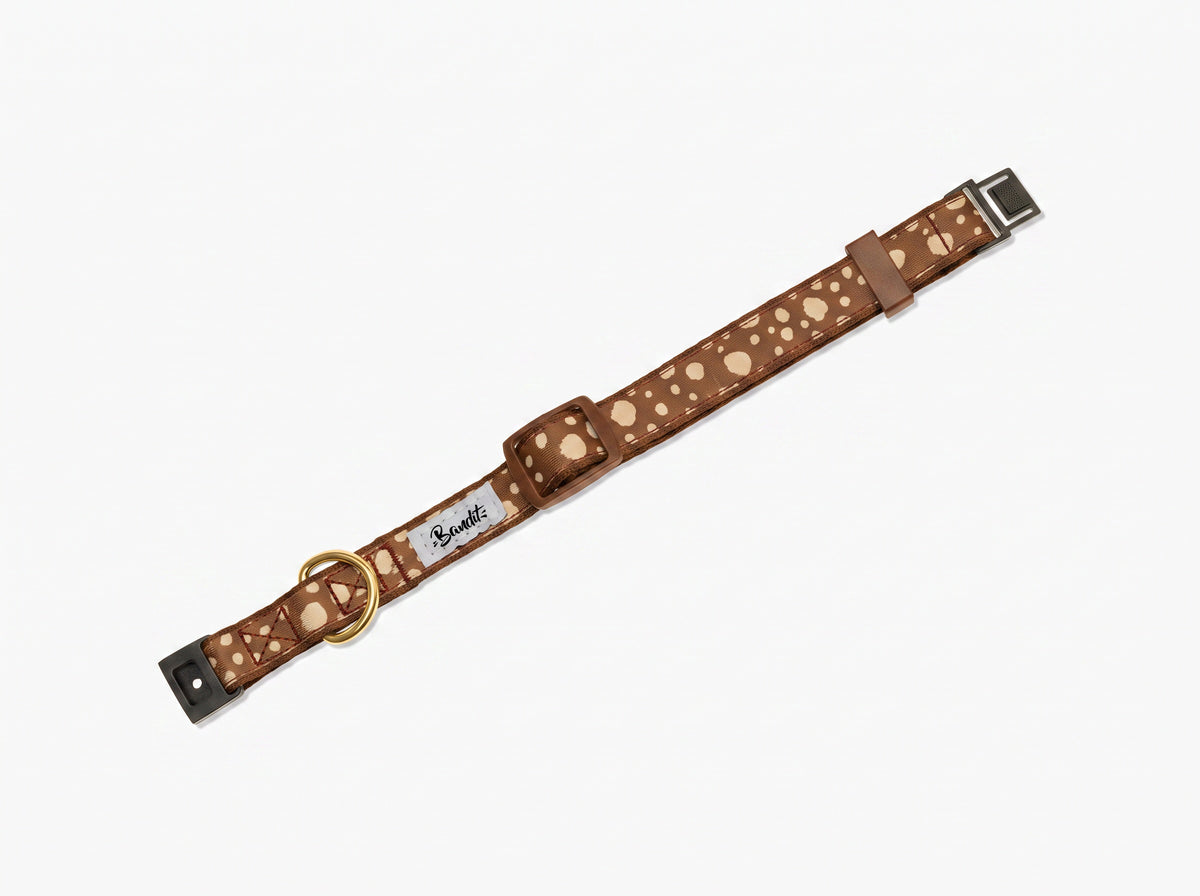 Collier pour chat motif Faon (pois beige sur fond marron) Essentiel French Bandit, vue produit sur fond blanc