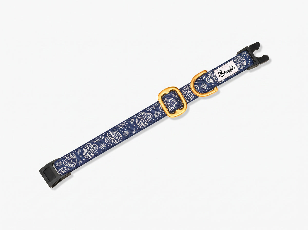 Collier pour chat motif Minuit (paisley bleu marine) French Bandit, vue produit sur fond blanc