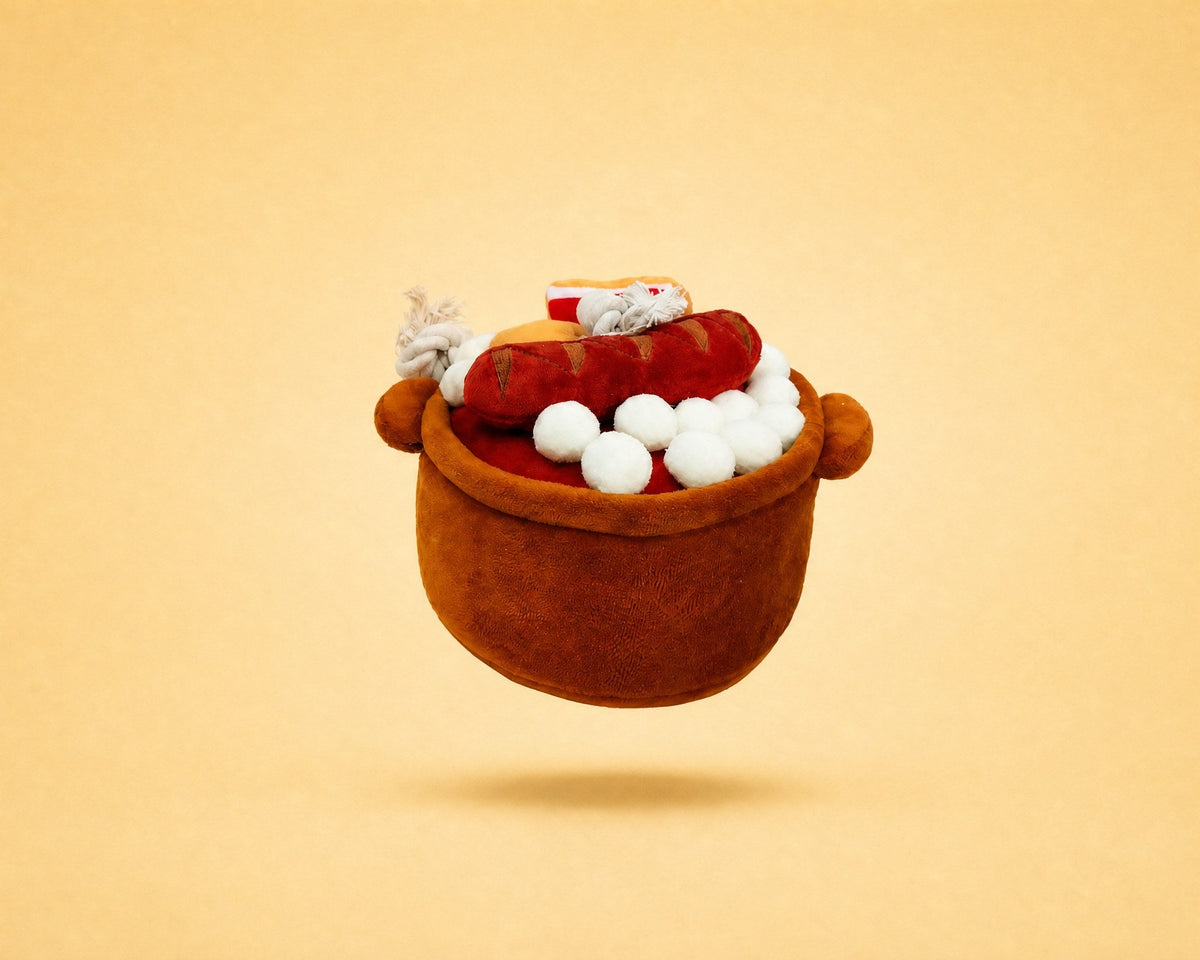 Le Cassou'Bandit, jouet pour chien en peluche en forme de cassoulet, packshot French Bandit