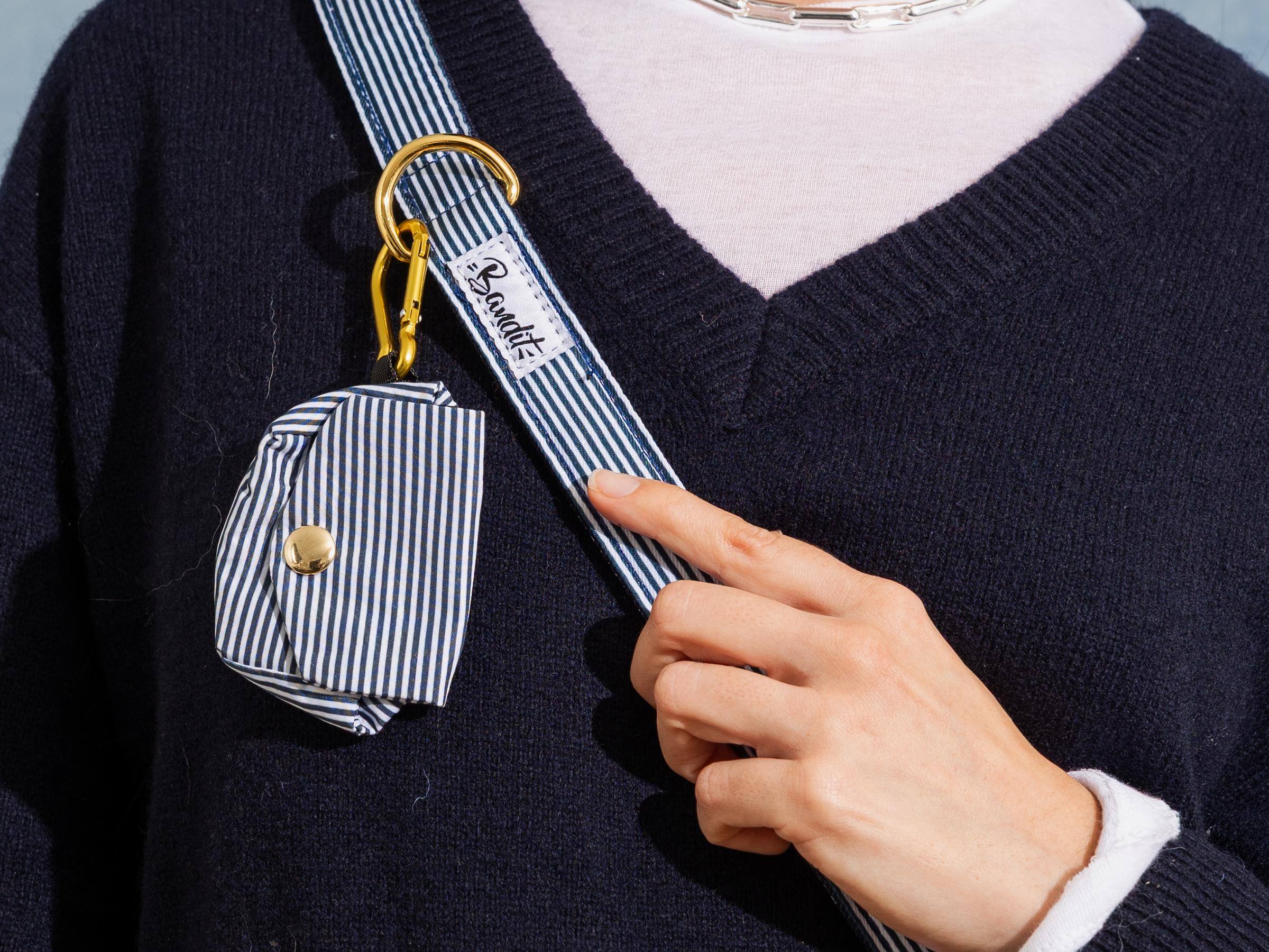 Pochette pour sacs à crotte rayures bleues