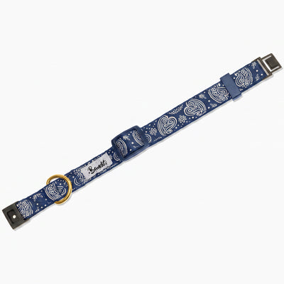 Collier pour chat motif Minuit (paisley bleu marine) Essentiel French Bandit, vue produit sur fond blanc