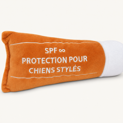 Jouet pour chien en peluche en forme de tube de crème solaire French Bandit, brodé SPF infini