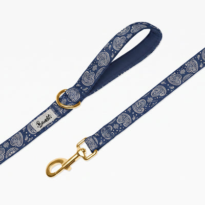 Laisse pour chien motif Minuit (paisley bleu marine) Essentiel French Bandit, vue produit sur fond blanc