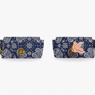Pochette pour sacs à crottes motif Minuit (paisley bleu marine) French Bandit, vue produit sur fond blanc